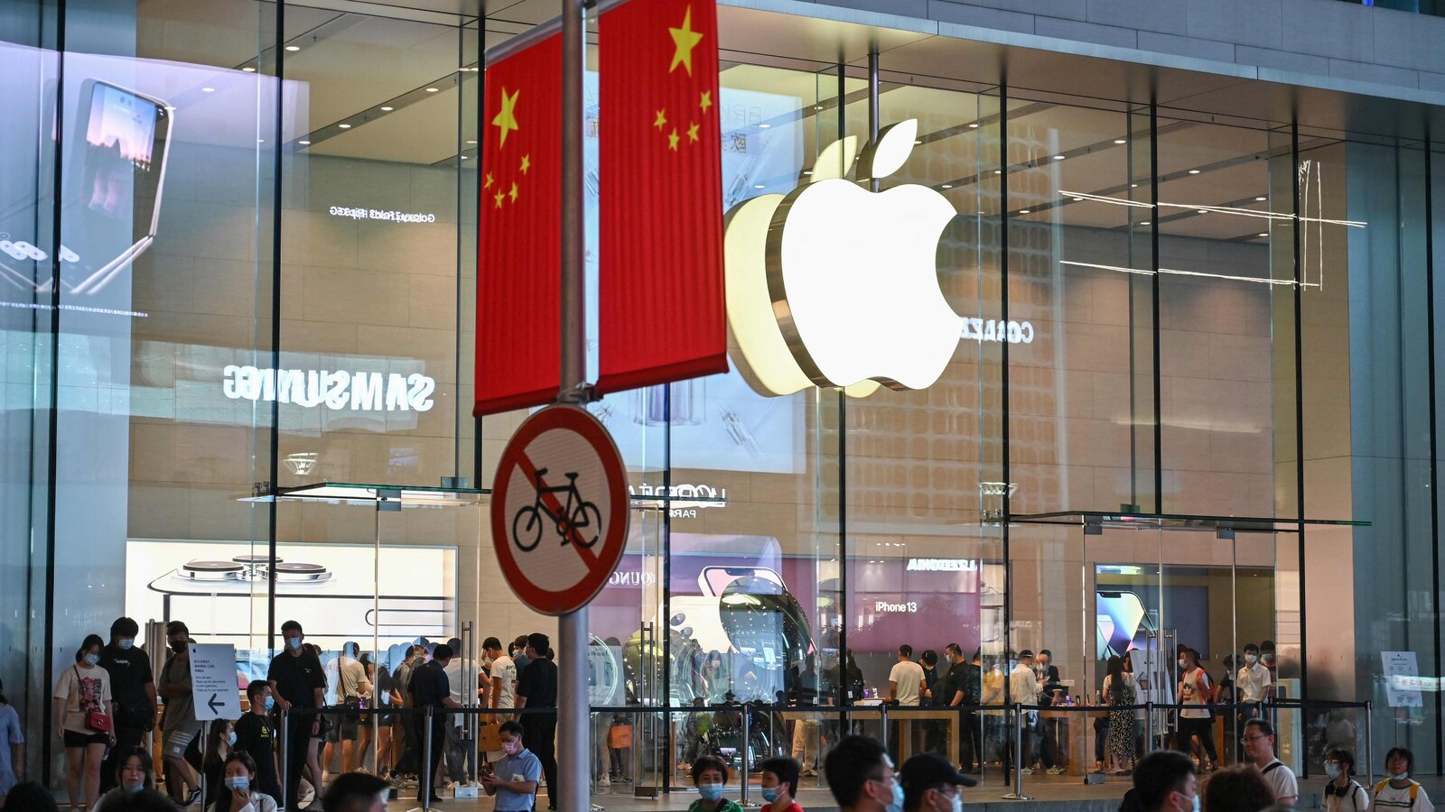 Apple’s Possible Shift To Esim-only Iphones: Impact On Global Connectivity And Travel