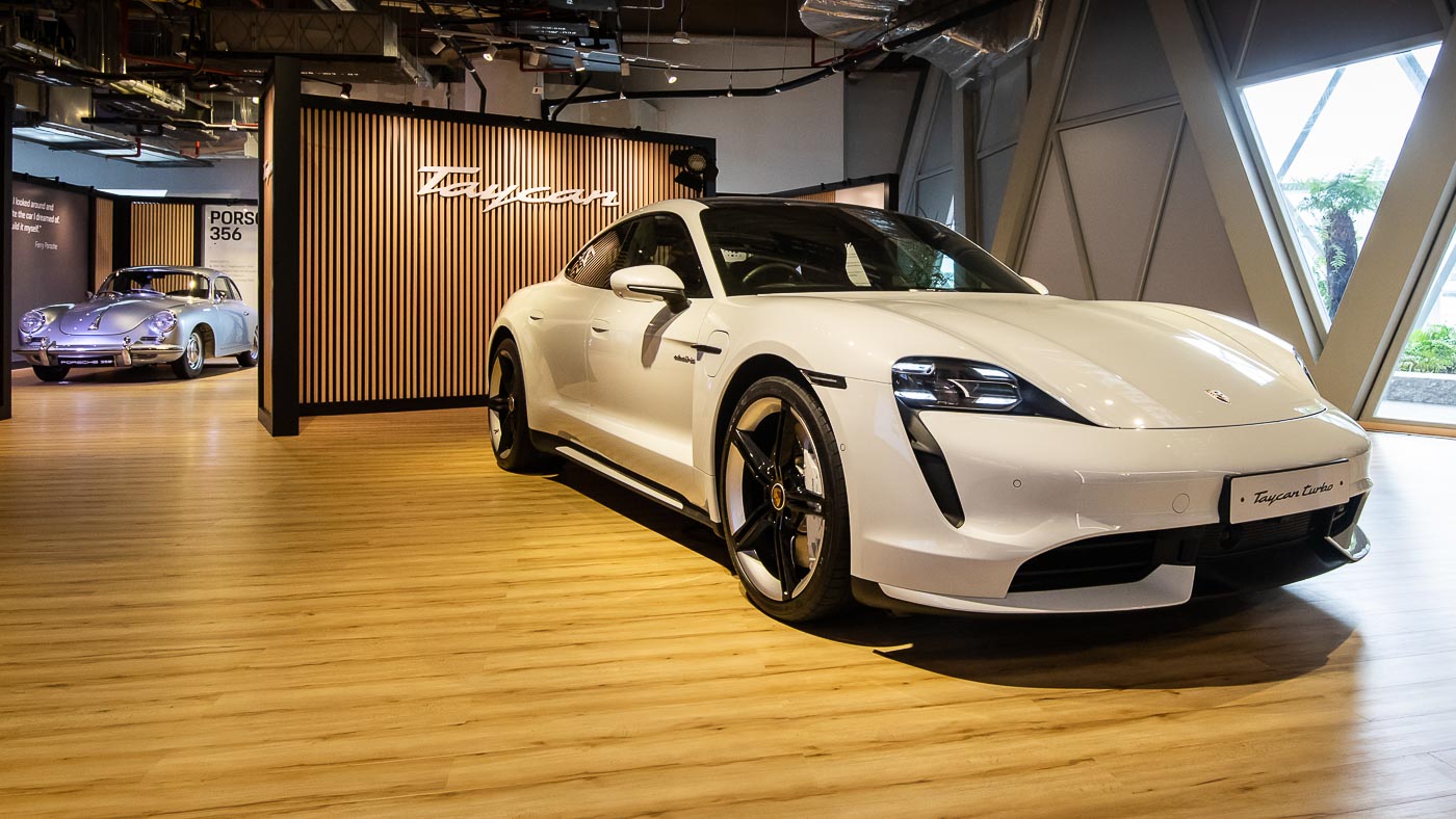 Porsche Unveils Exciting Exhibition Store at Changi Airport: A New Retail Experience Awaits!