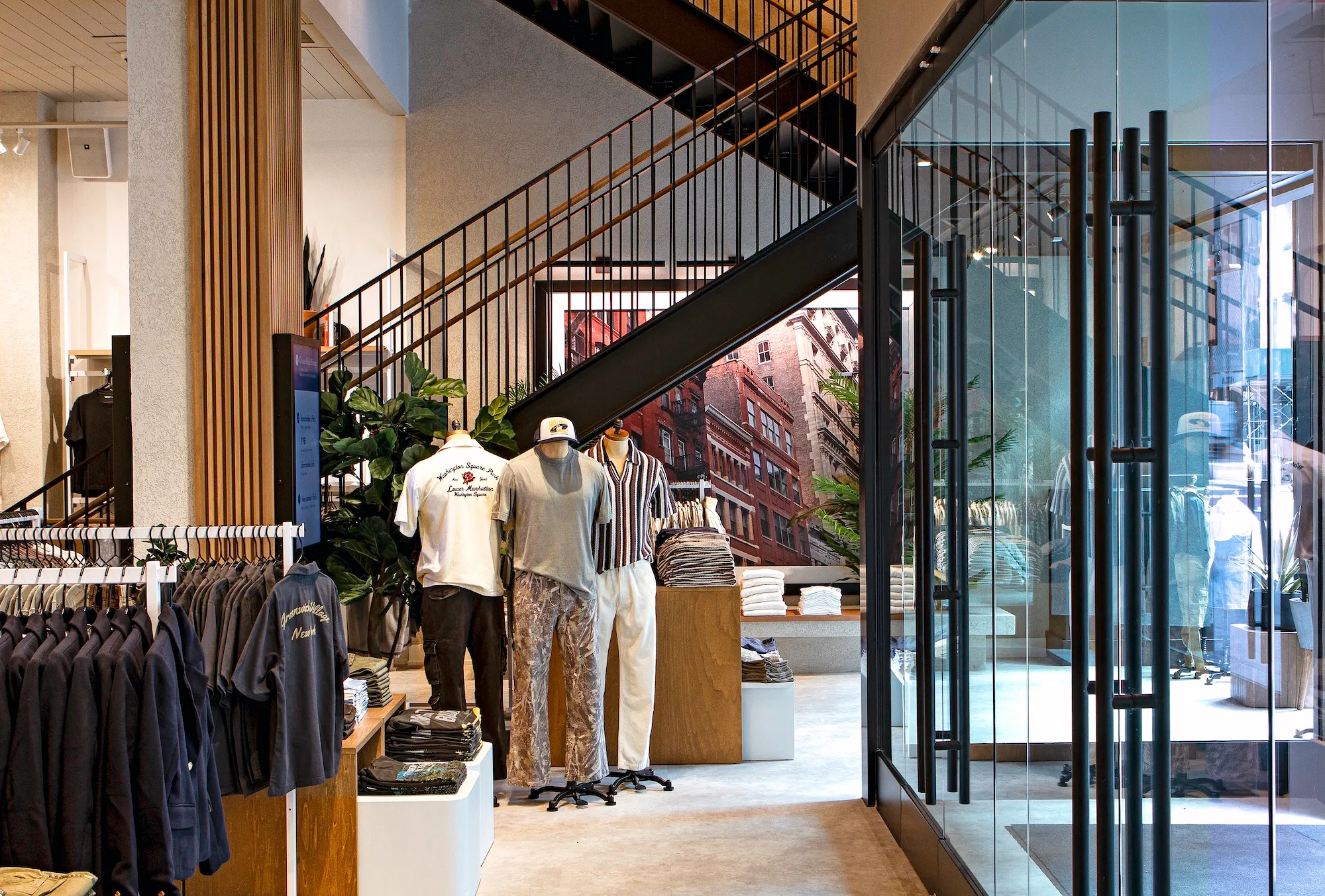 Abercrombie & Fitch Q2 Earnings Soar, But Tariffs Threaten Future Profits