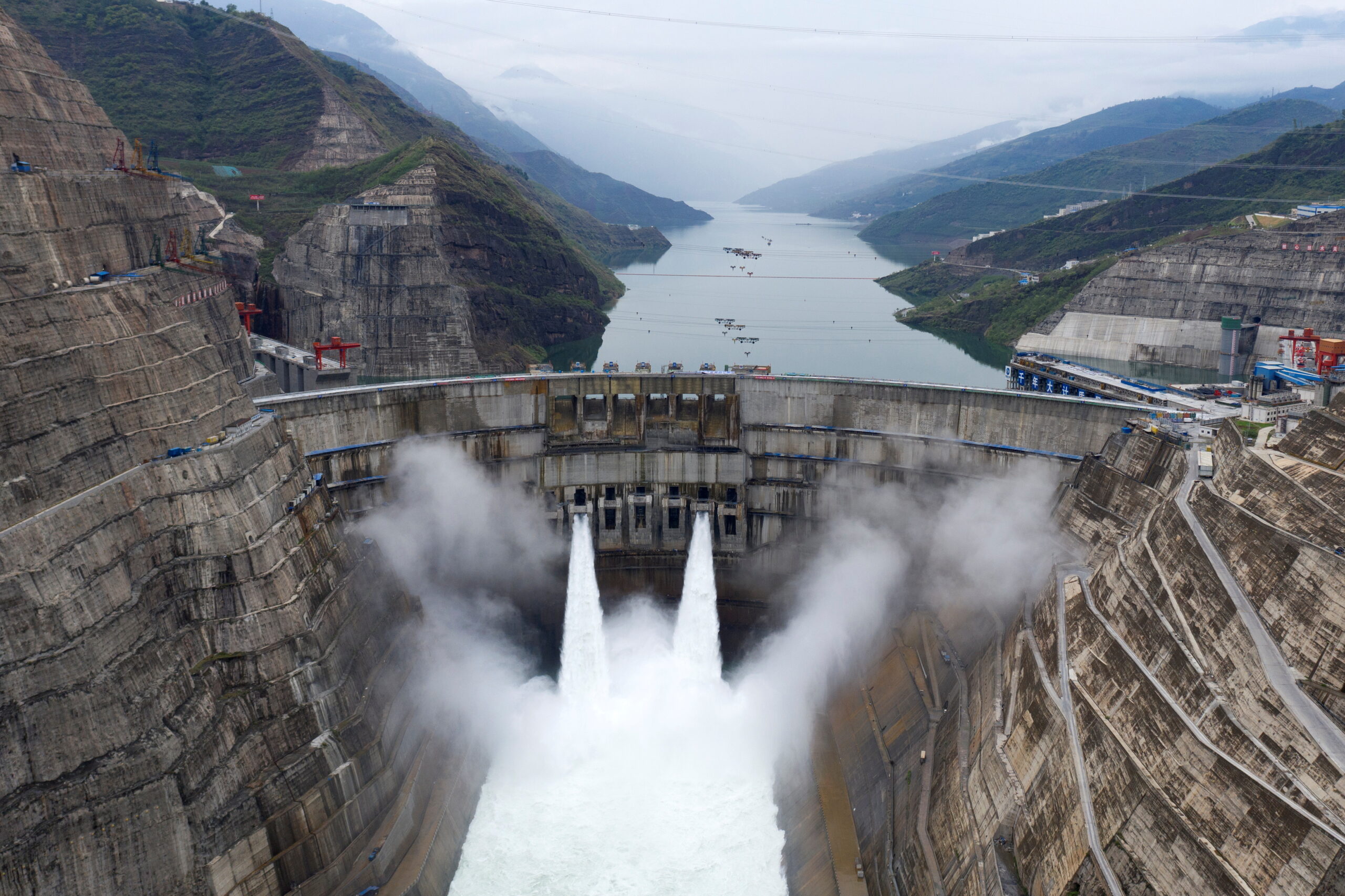 China’s Ambitious Hydropower Project: A Key Step Toward Decarbonisation with Significant Risks Ahead