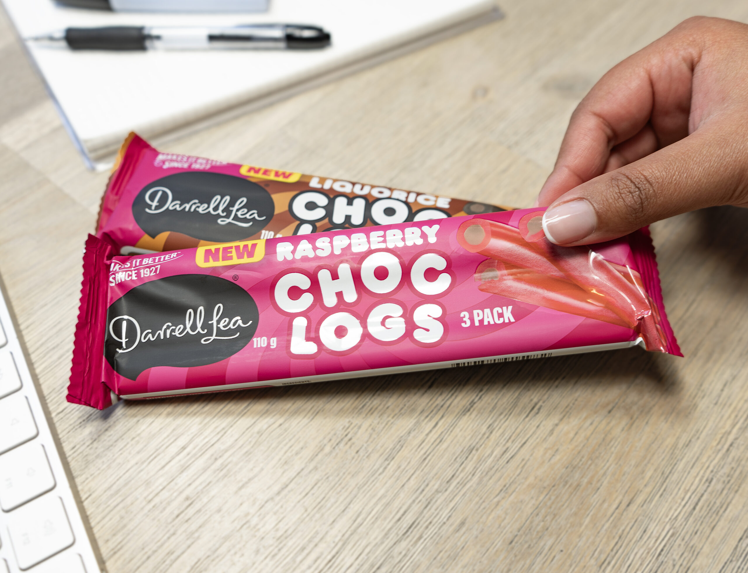 Darrell Lea Unveils New Choc Logs: A Healthier, Shareable Treat In Two Delectable Flavours