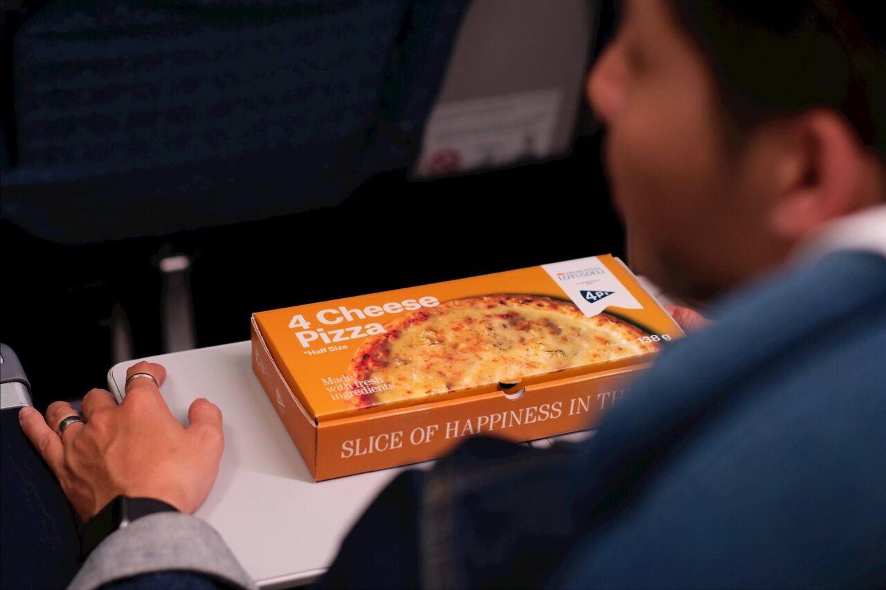 Vietnam Airlines Teams Up with Pizza 4P’s: Savour In-Flight Meals like Never Before!