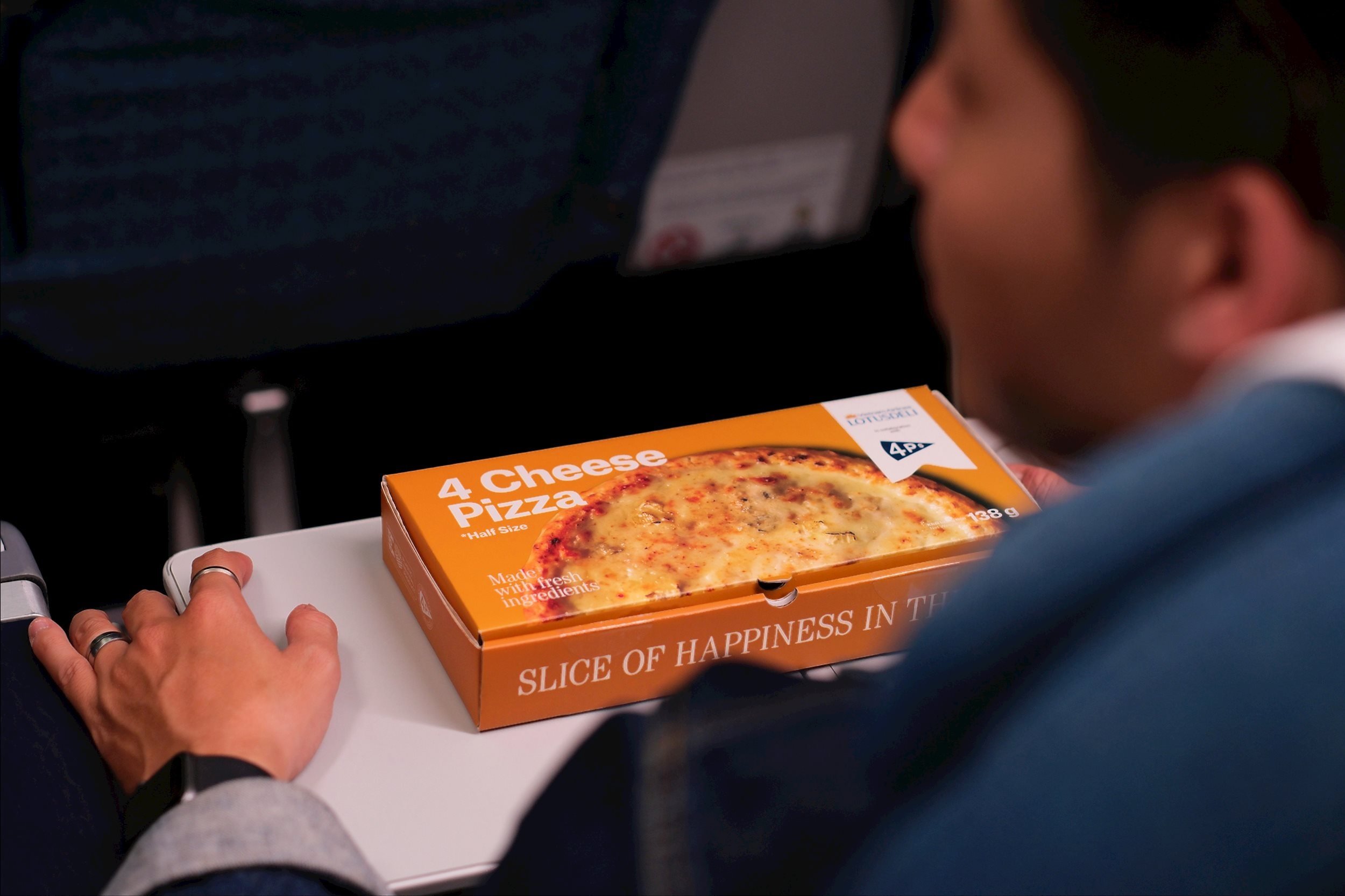 Vietnam Airlines Teams Up with Pizza 4P’s: Savour In-Flight Meals like Never Before!