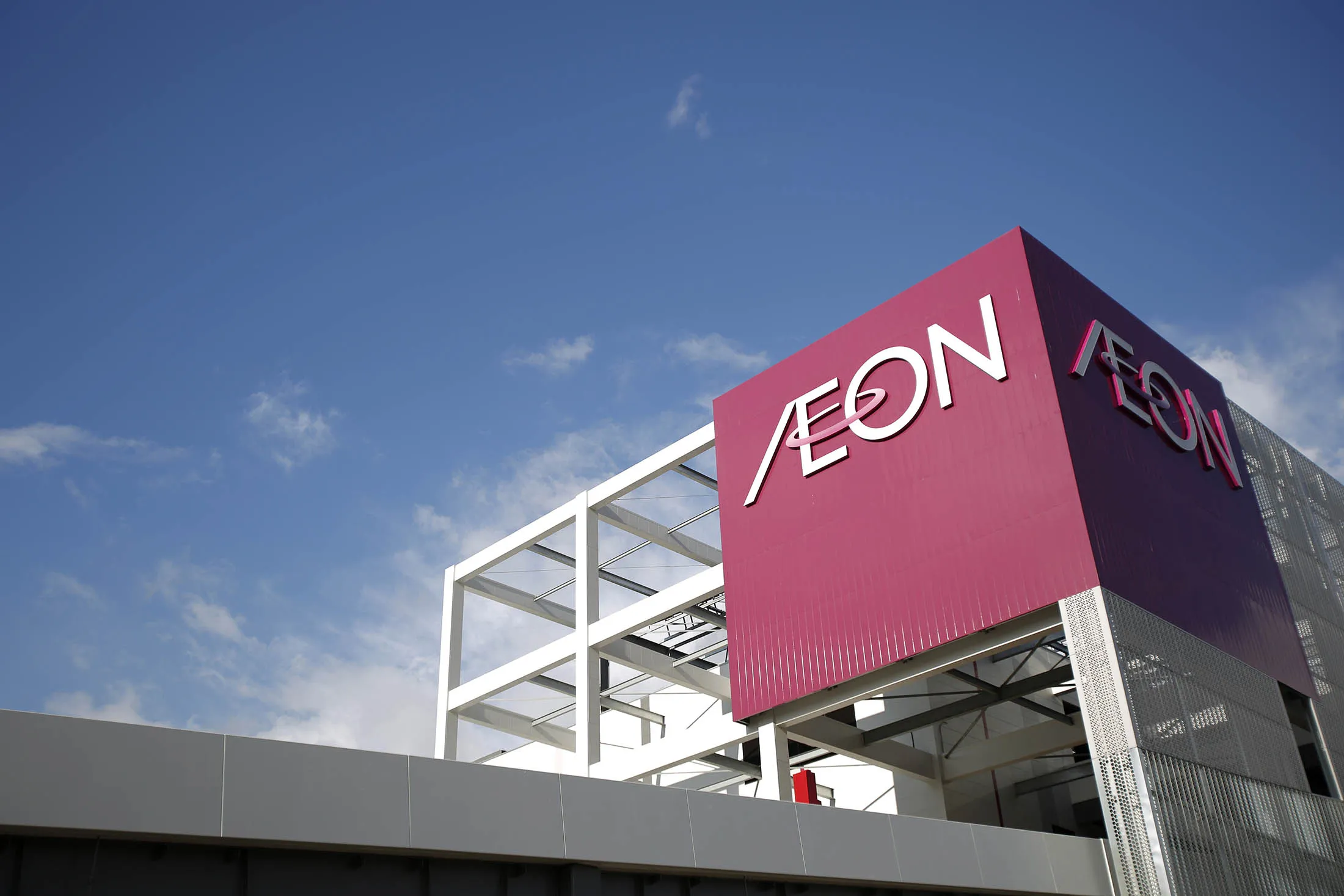 Japanese Retail Titan Aeon Sells Thai Supermarket Business to Central Group, Sets Sights on Southeast Asia Growth