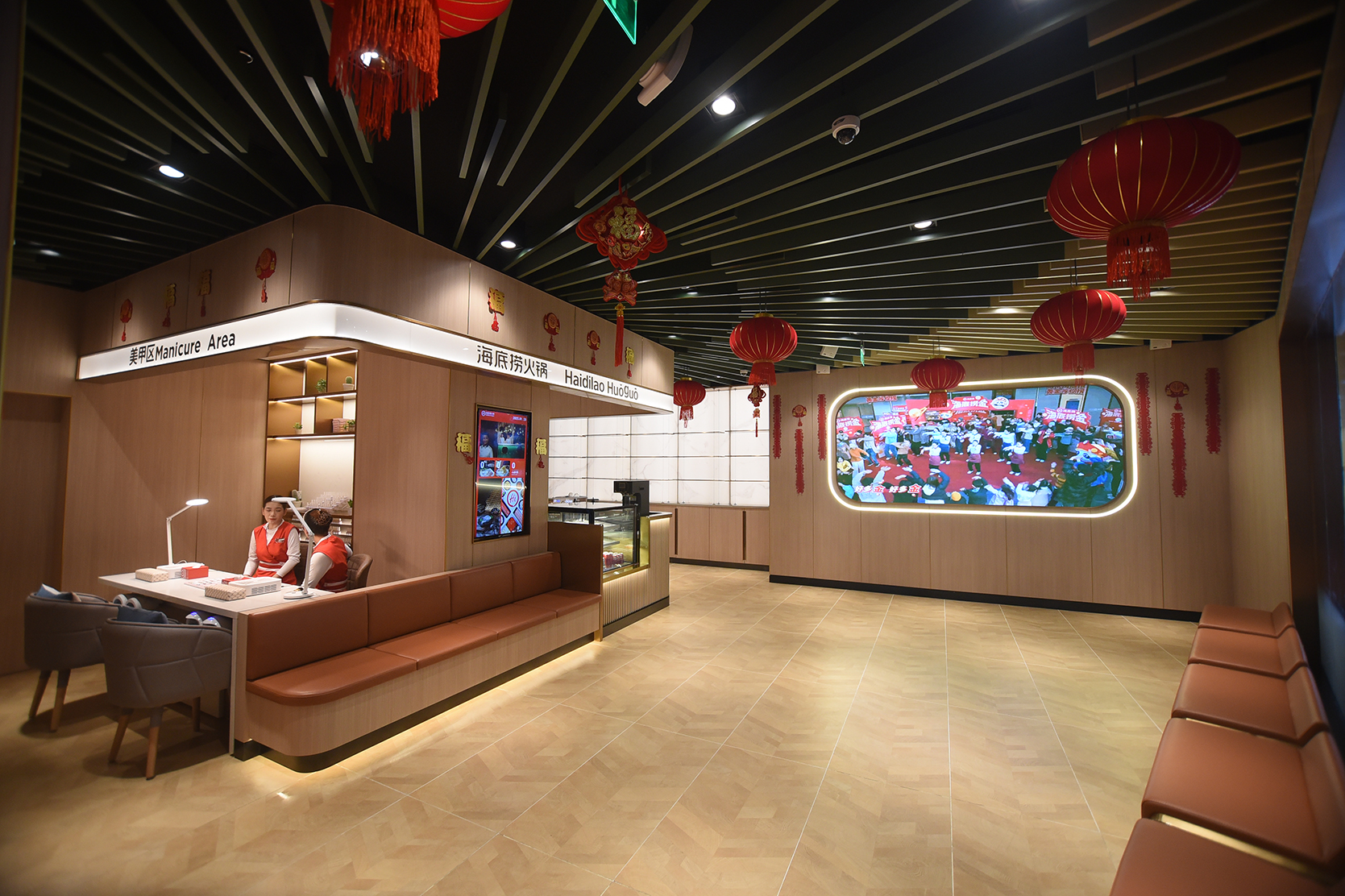 Haidilao Dives into Burger Biz Again, Boosts Sushi Venture Amid Cooling Hotpot Demand