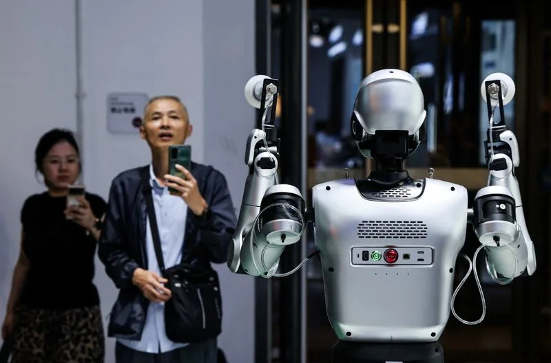 Chinese Robot Makers Unveil 150 Humanoids for Warehouse and Factory Work
