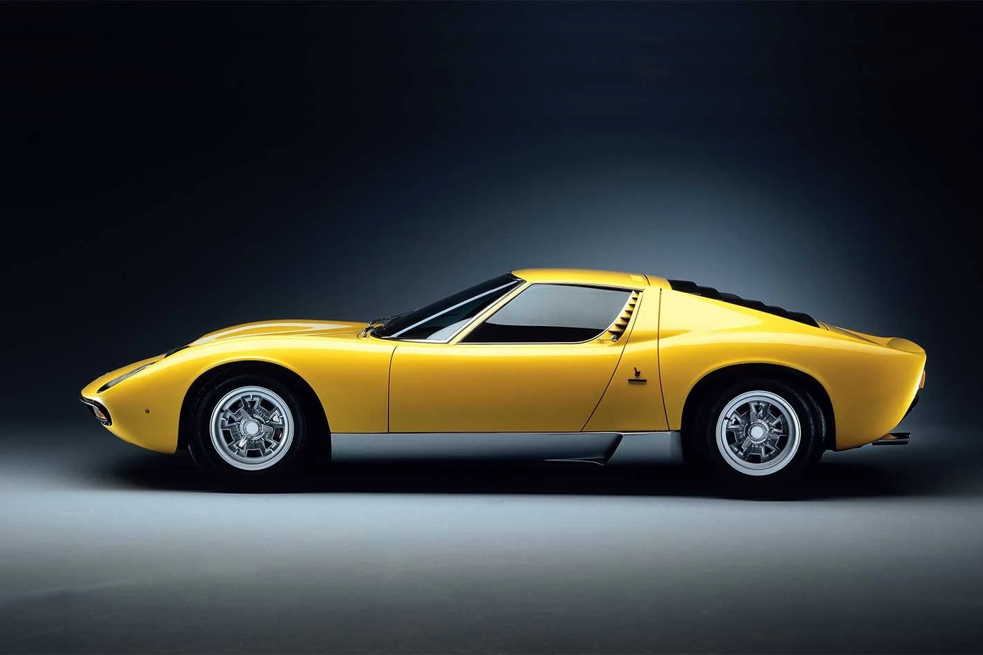 60 Years of Speed: Lamborghini Honors Miura with Exclusive Revuelto Special Edition