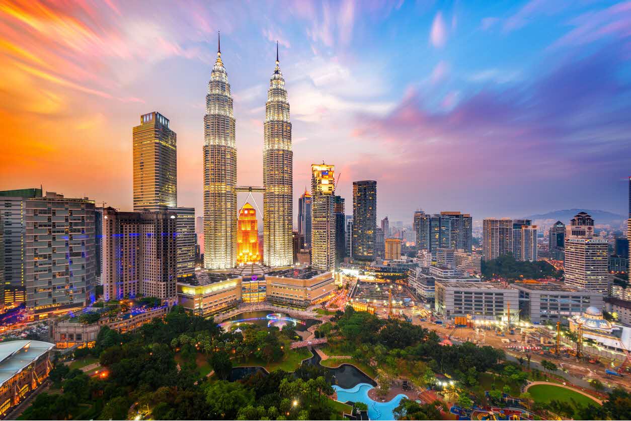 Asian Markets Gain as JGB Yields Slide Ahead of US Jobs Data