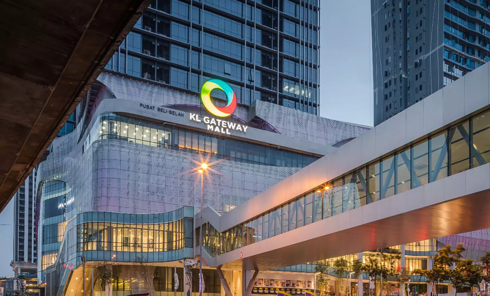 Fire Engulfs Cars at Kuala Lumpur’s KL Gateway Mall
